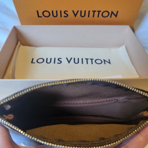 Louis Vuitton Mini Pochette - Picture 8 of 8